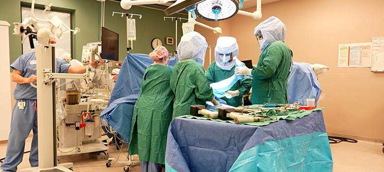 Team at Jewish Hospital performing Mako robotic-assisted joint replacement surgery